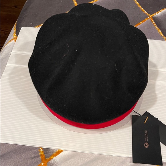 Elegant Black Hat with Red Accent - Picture 5 of 5